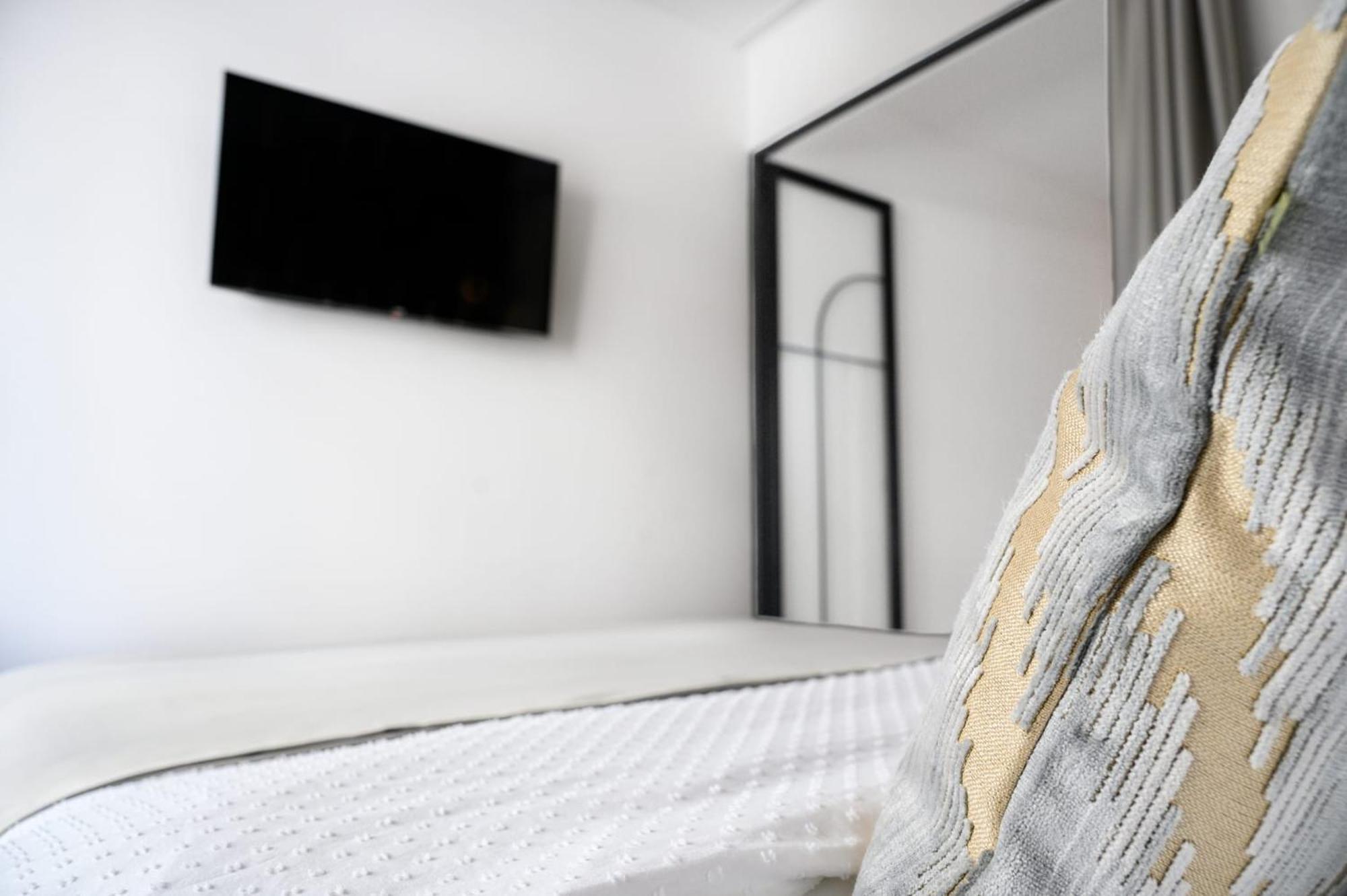 Urban Downtown Luxury Rooms And Suites Белград Номер фото